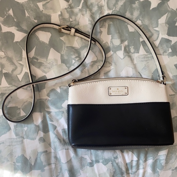 Kate spade crossbody, medium size - Picture 1 of 3